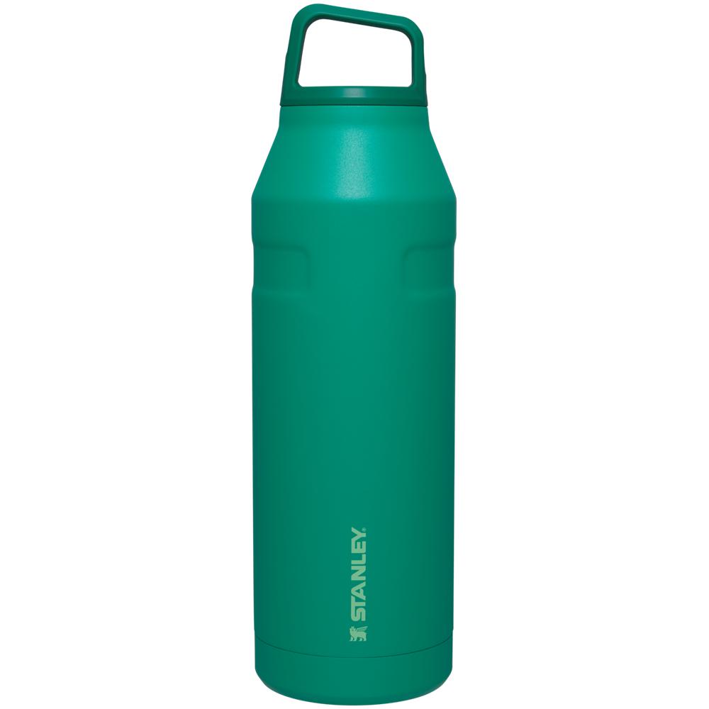 Green Stanley IceFlow™ Bottle with Cap and Carry+ Lid | 50 OZ Water Bottles | 09136WKLC