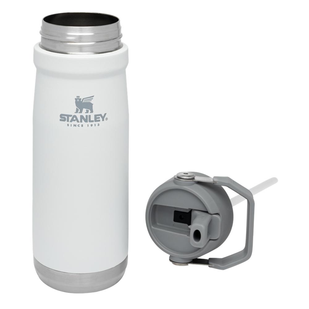 White Stanley The IceFlow Flip Straw Water Bottle | 22 OZ | Insulated Bottle | Stanl Water Bottles | 01483FRAD